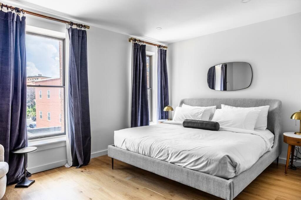 The Phenix Historic Dtwn Hotel, King Bed, # 309 Apartment Bangor
