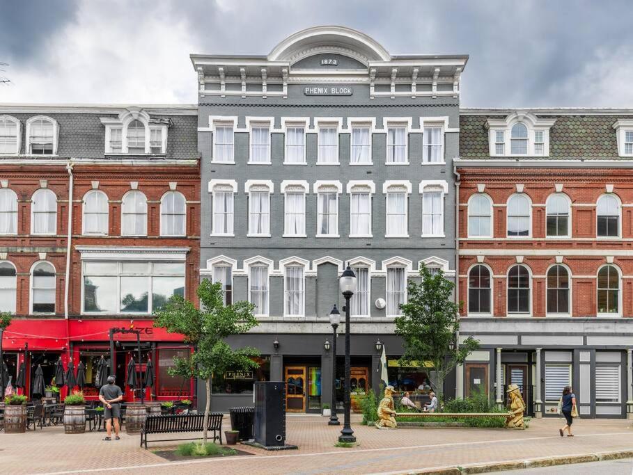 Apartment The Phenix Historic Dtwn Hotel, King Bed, # 309 Bangor